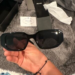 I’m selling pradas in the color way of black im willing to negotiate the price